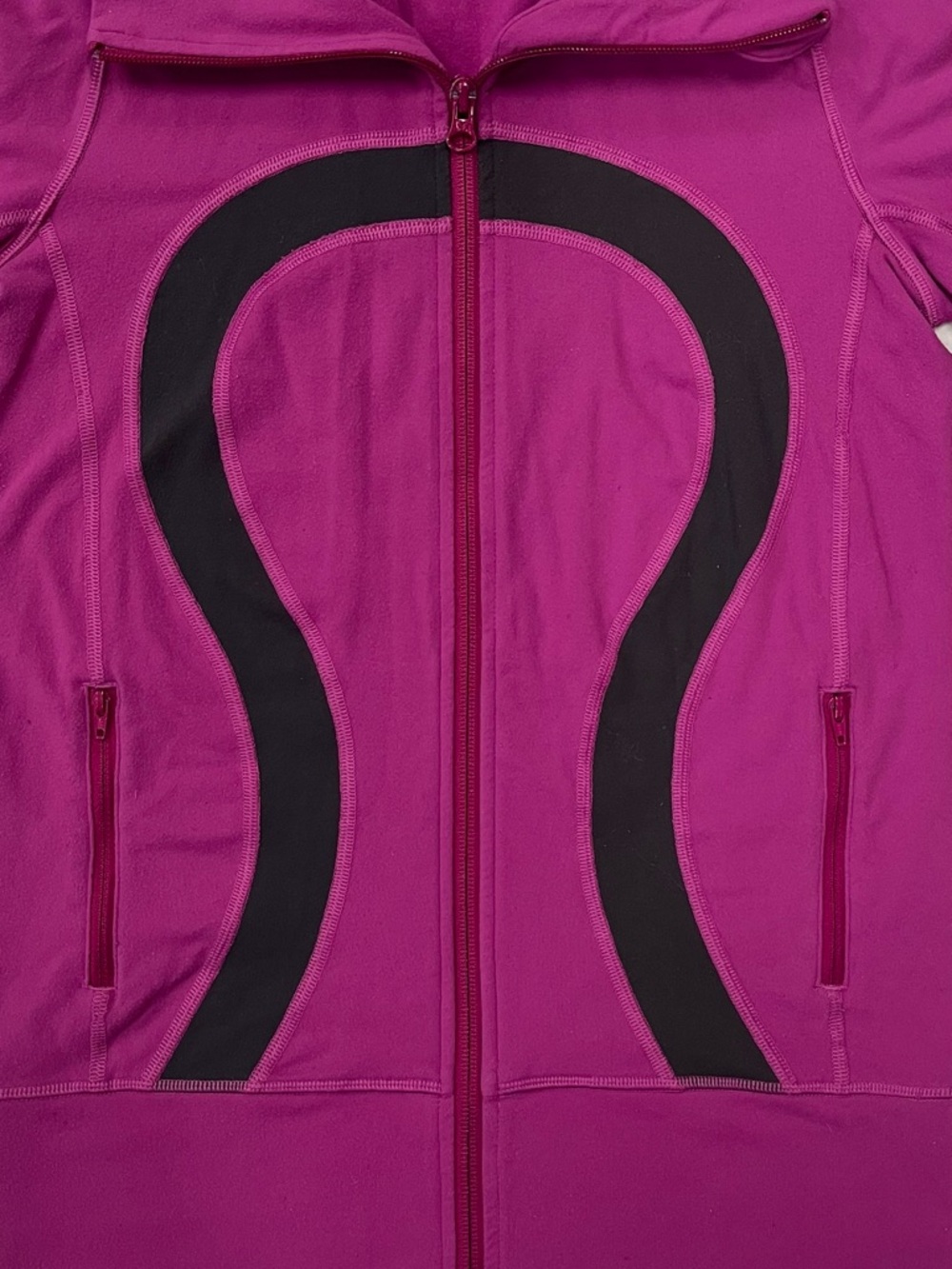 🚴🏼♀️ Lululemon In Stride Jacket~Women’s Sz 4~Fuchsia w/ Large Black Logo - Picture 3 of 12